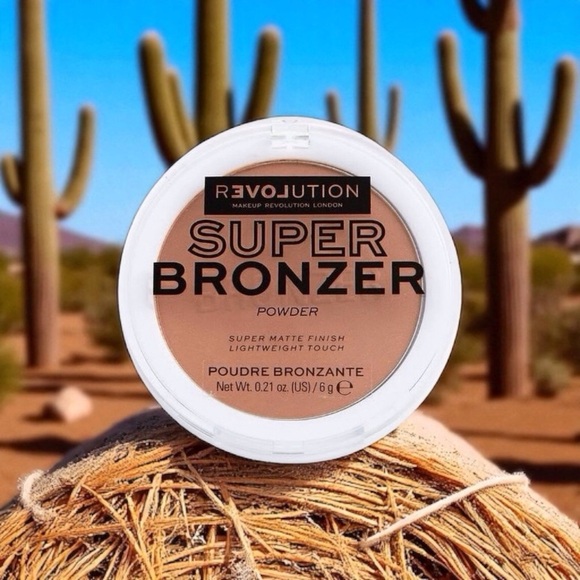Revolution Super Bronzer Powder Matte Finish - Desert - Picture 1 of 6